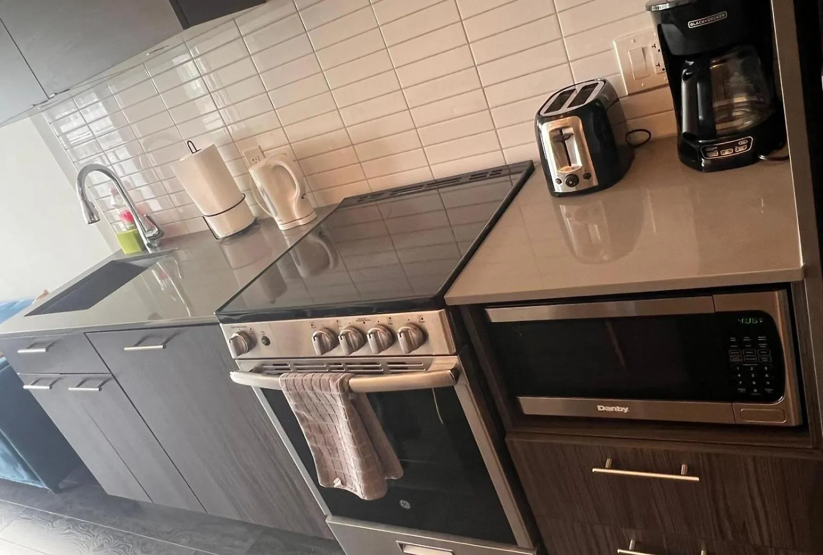 Cozy 2 Bedroom By Eaton Centre Mall Toronto Canada