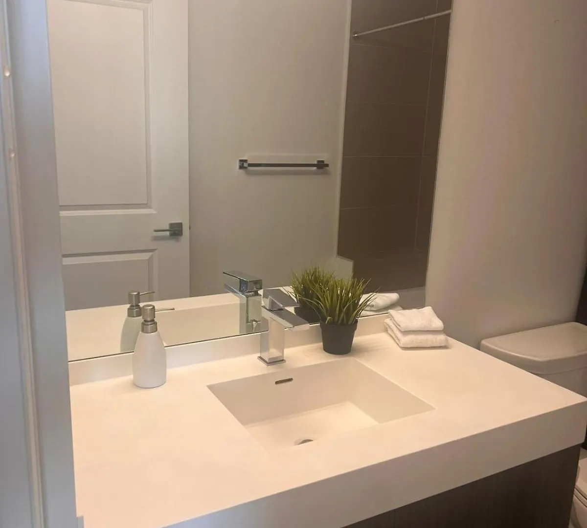 Cozy 2 Bedroom By Eaton Centre Mall Toronto Apartment
