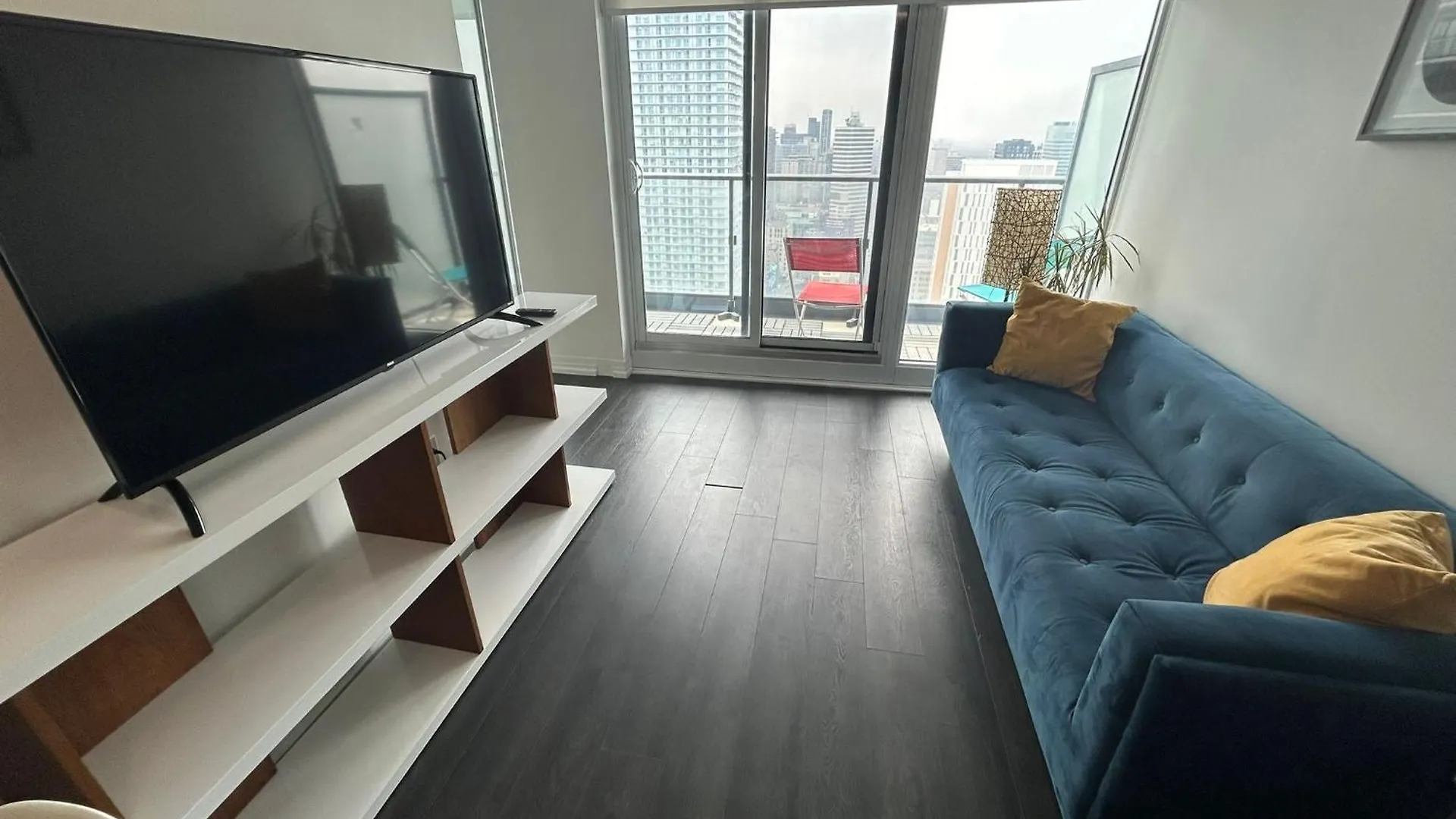 Apartment Cozy 2 Bedroom By Eaton Centre Mall Toronto